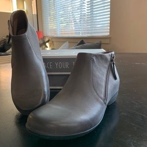 Dansko Fifi Burnished Nubuck Grey (37).
